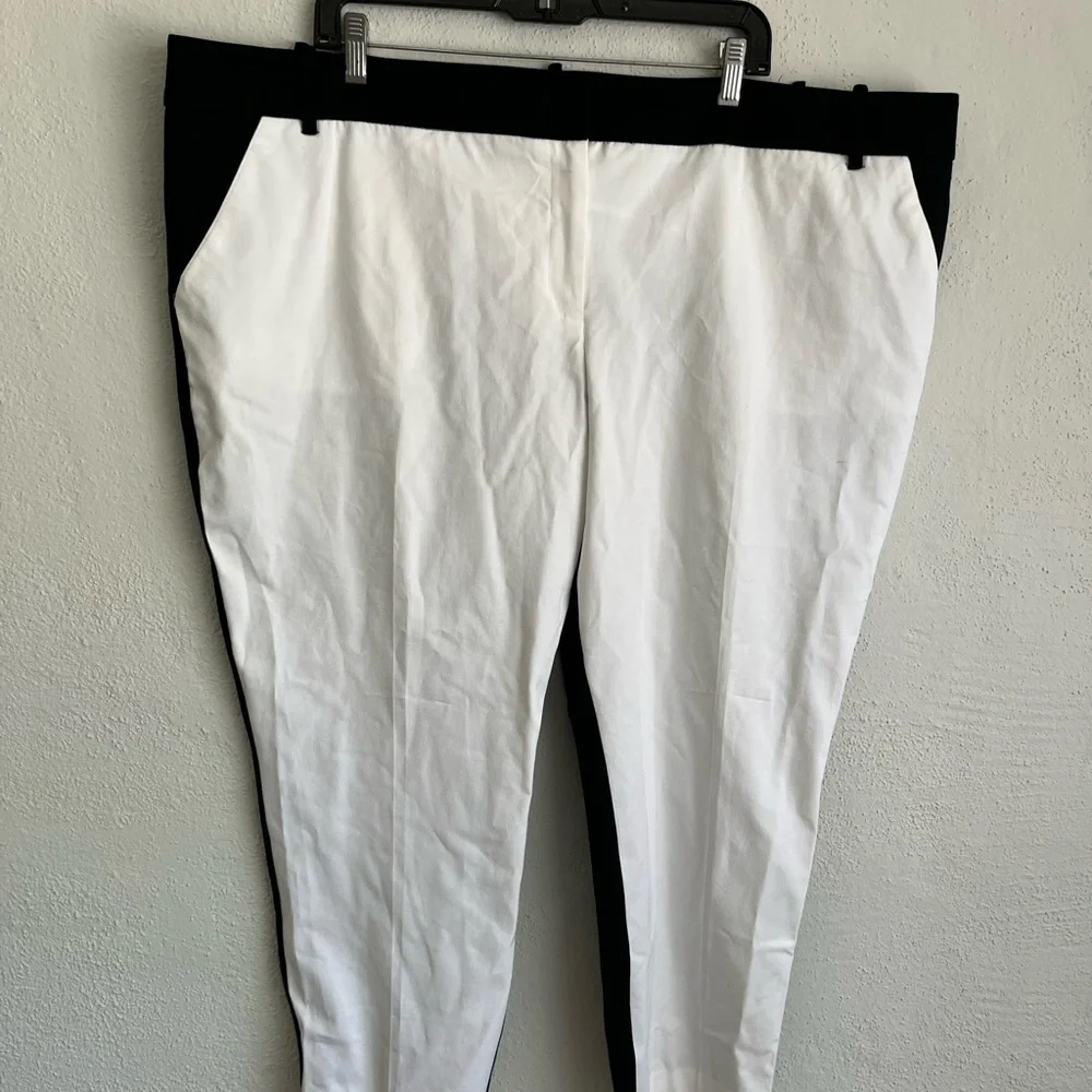 AVA & Viv Woman White/ Black  Mide Rise Skinny Hip & Thigh Dress Pant, S…